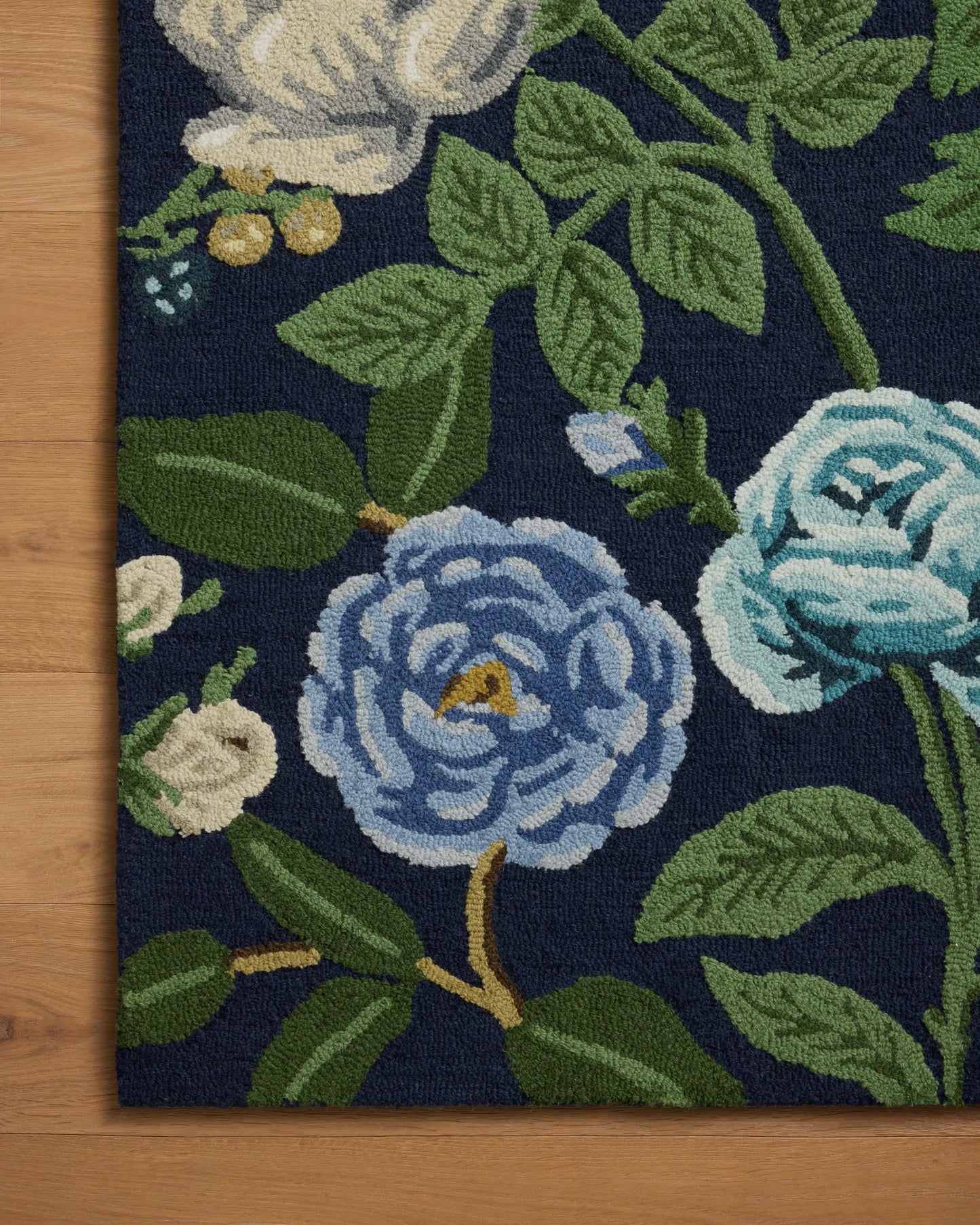 Tapis bleu marine Rifle Paper Co. x Loloi Highgrove
