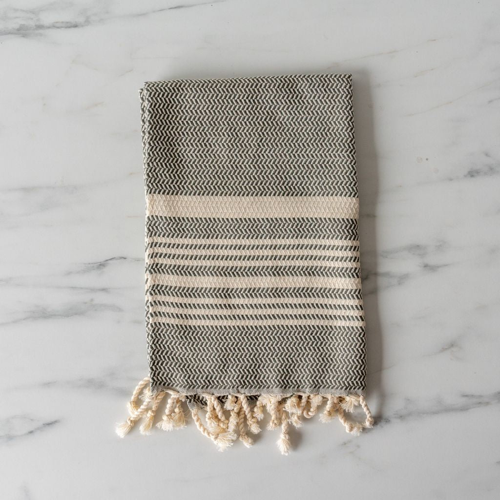 Serviette de toilette turque à rayures avec pompon
