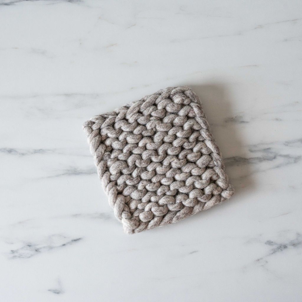 Dessous de plat tissé gris