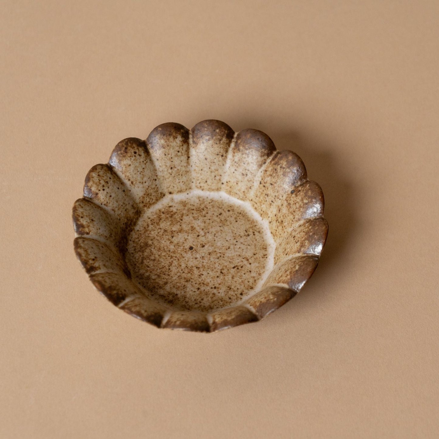 Plat en grès à coquilles Saint-Jacques
