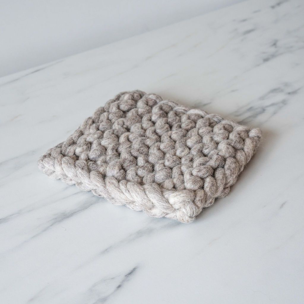 Dessous de plat tissé gris