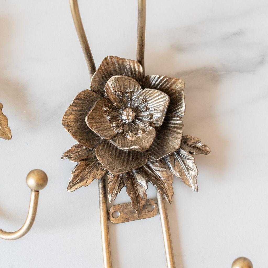 Crochet à fleurs avec finition or antique