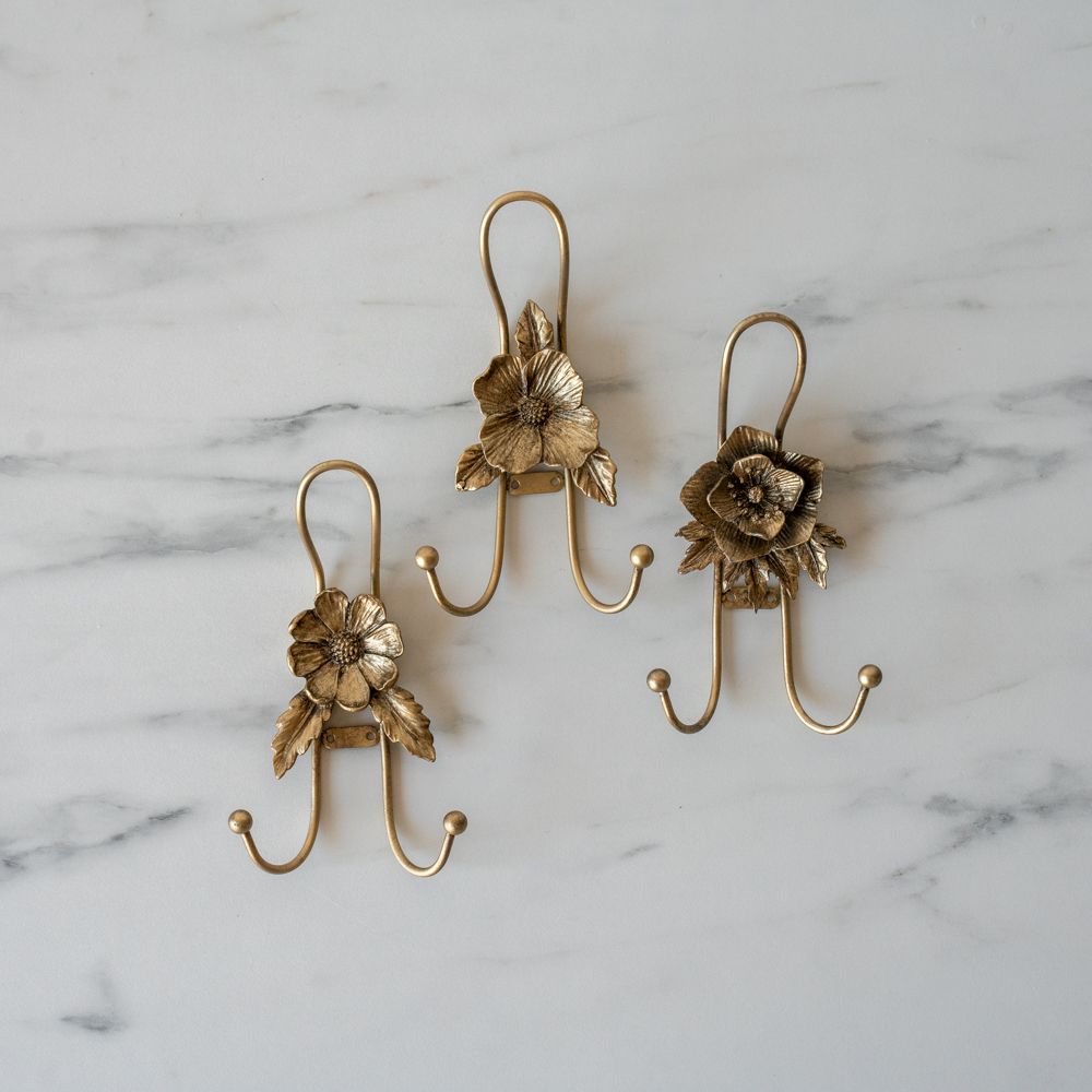 Crochet à fleurs avec finition or antique