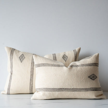 Housse de coussin crème Ava Bhujodi
