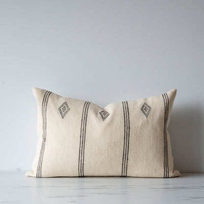 Housse de coussin crème Ava Bhujodi