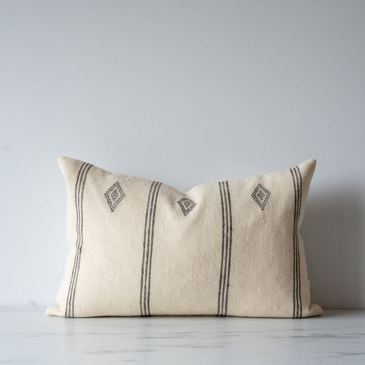 Housse de coussin crème Ava Bhujodi