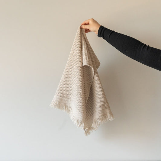 Serviette de toilette turque texturée avec pompon