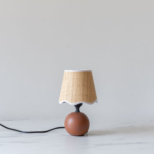 Lampe de table en céramique tissée