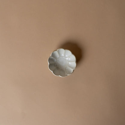 Bol en grès en forme de fleur de poirier