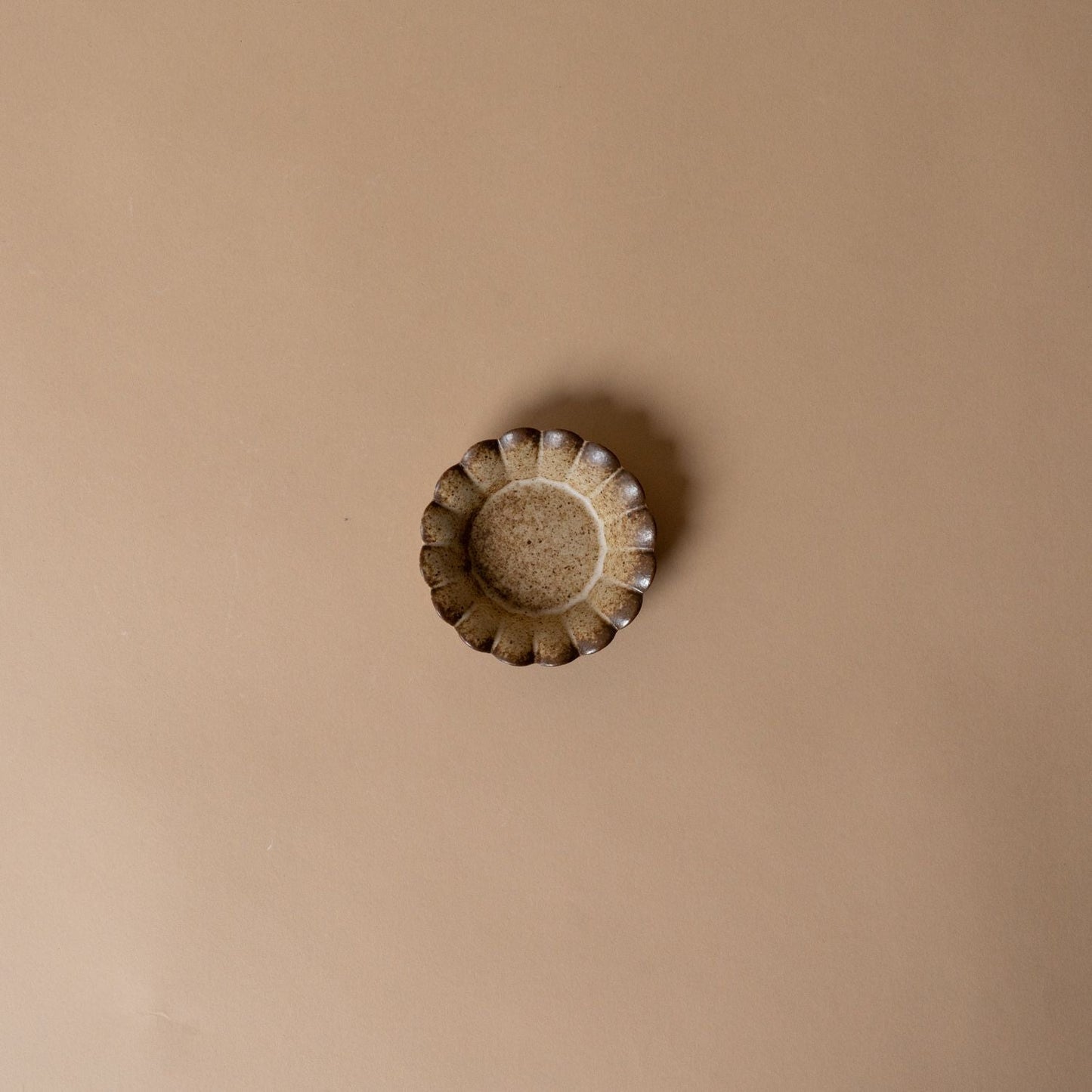 Plat en grès à coquilles Saint-Jacques