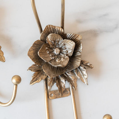 Crochet à fleurs avec finition or antique